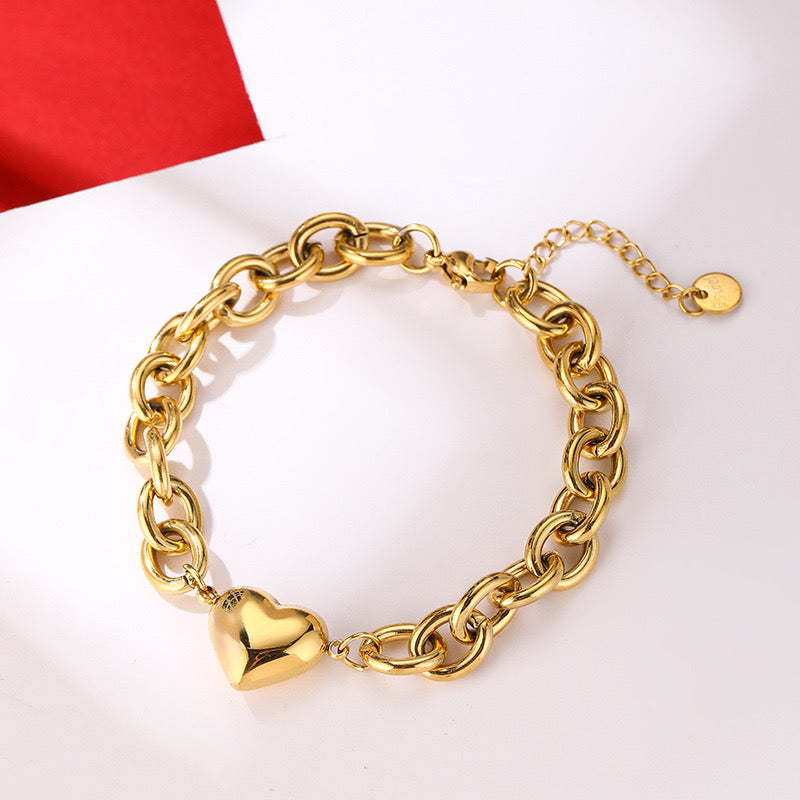 Pulsera eslabón con corazon dorada