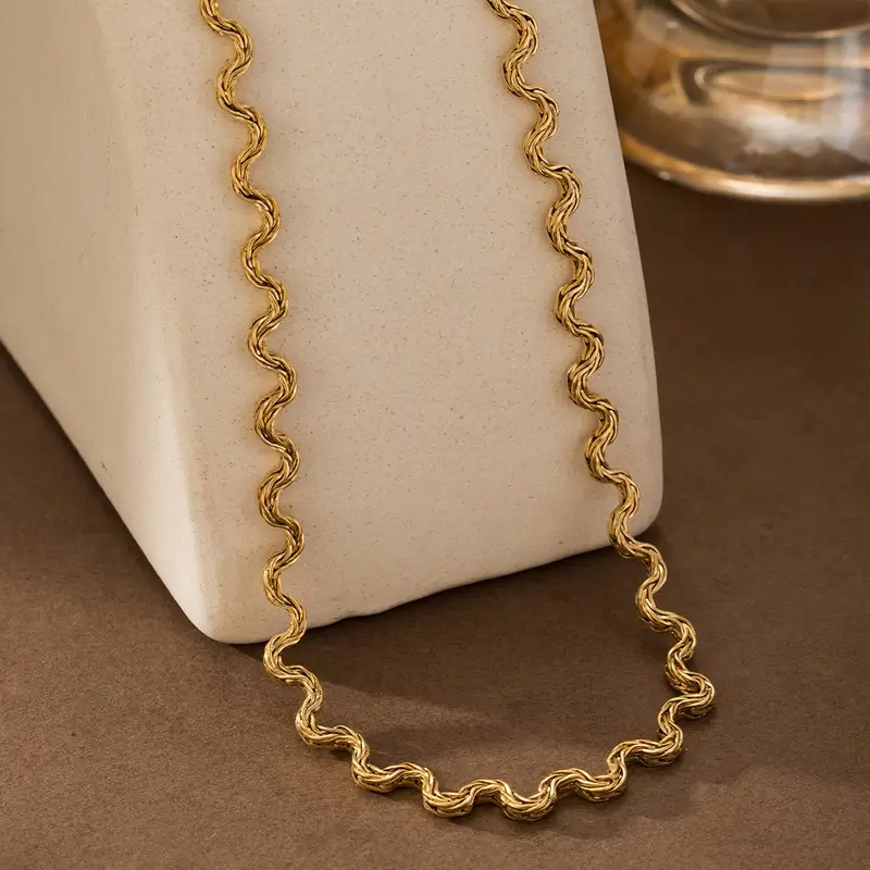Collar six Zag elegante