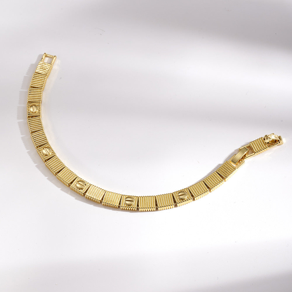 Pulsera tipo Cartier con broche en dorado