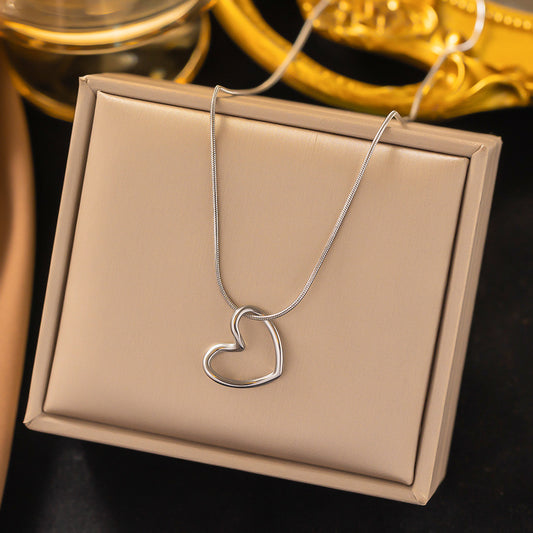 Collar corazón enlazado plata sencillo
