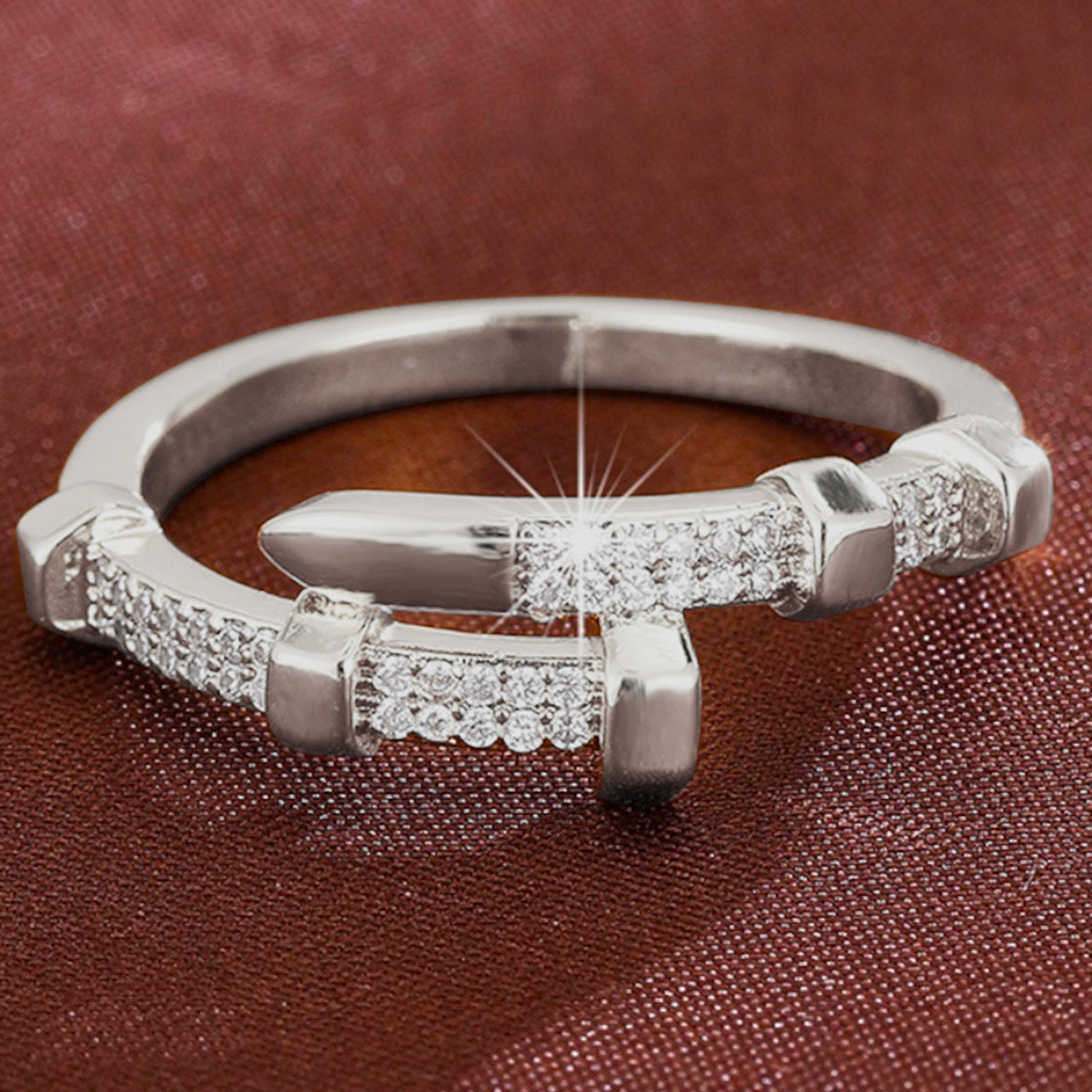 Anillo clavo diamantes plata