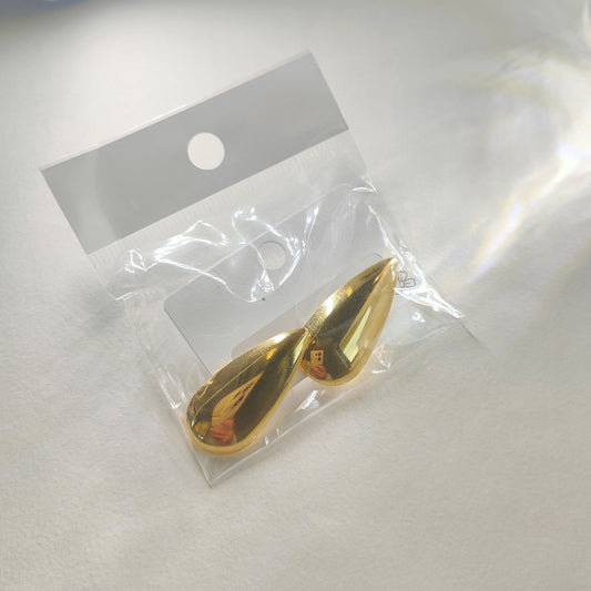 Aretes tipo gota brillosa