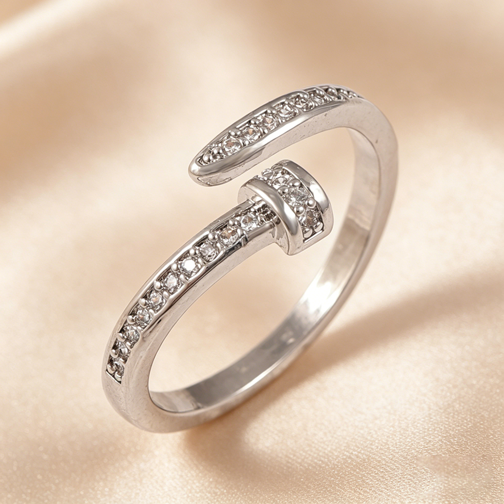 Anillo clavo con cristales en plata