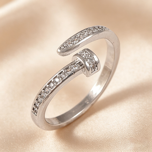 Anillo clavo con cristales en plata