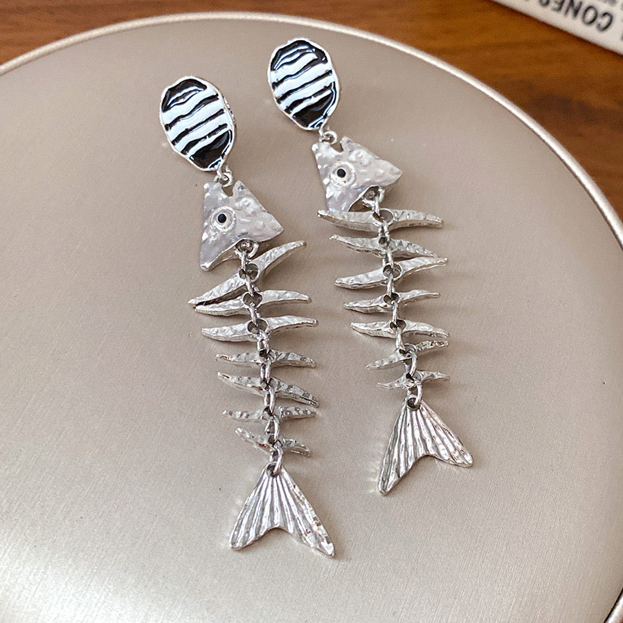 Aretes esqueleto zebra plata