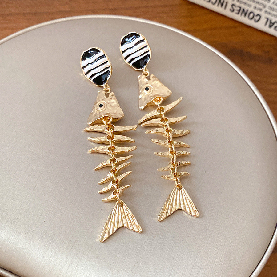 Aretes esqueleto con zebra dorado