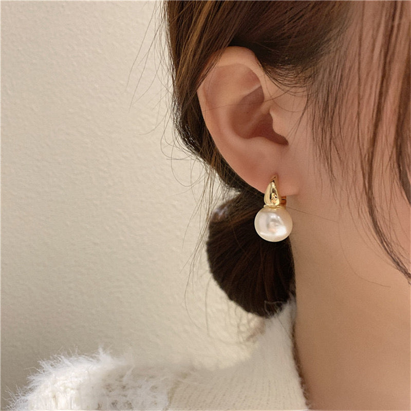 Aretes con perla estilo Huggies