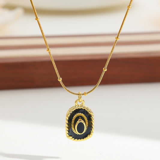 Collar sombrero negro