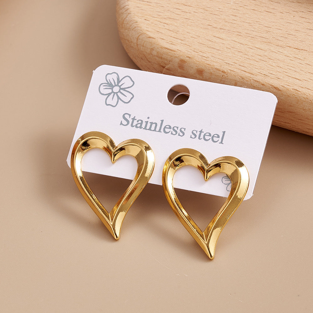 Aretes contorno corazón gordito