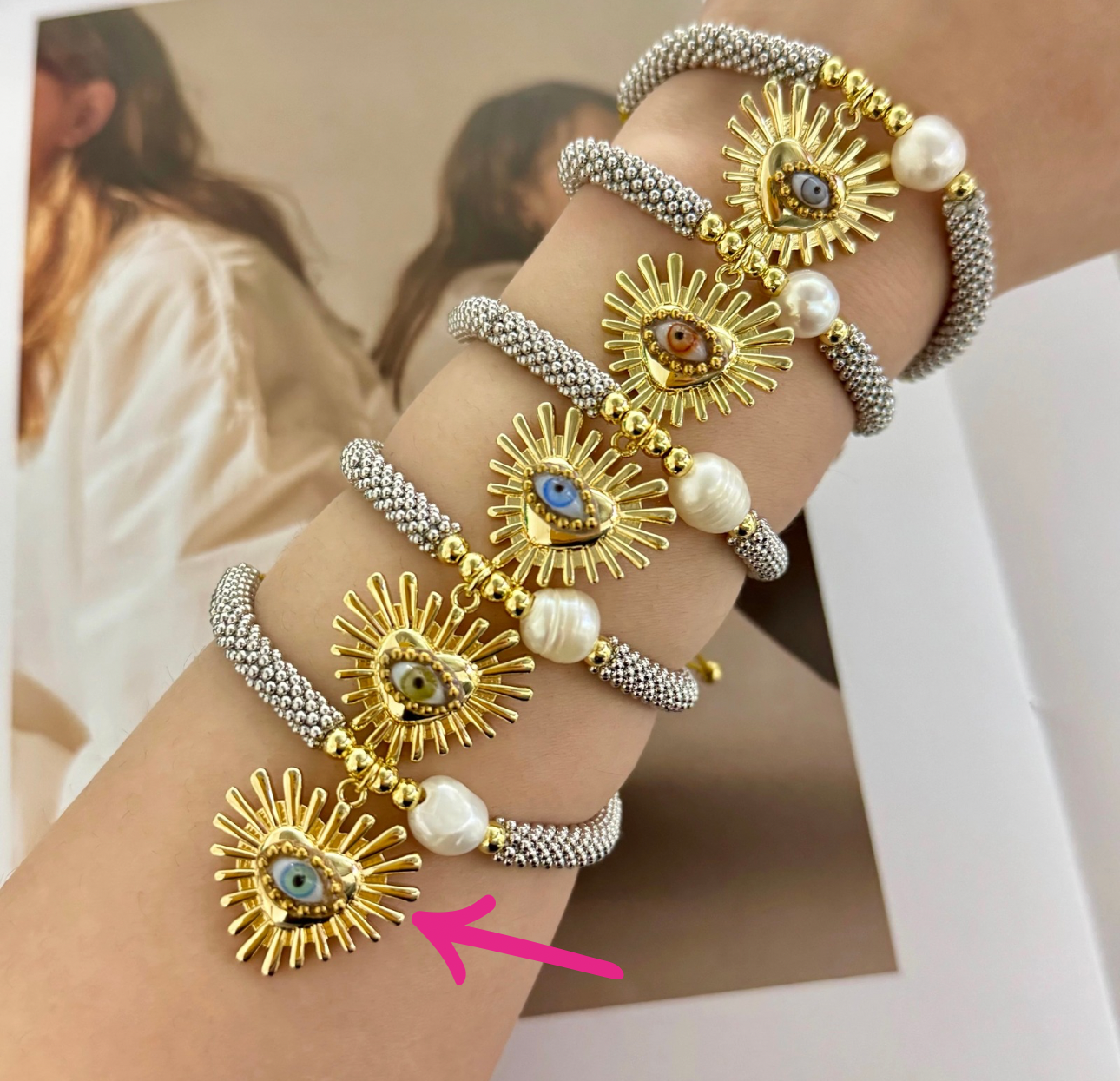 Pulsera gris corazón con ojo cristal