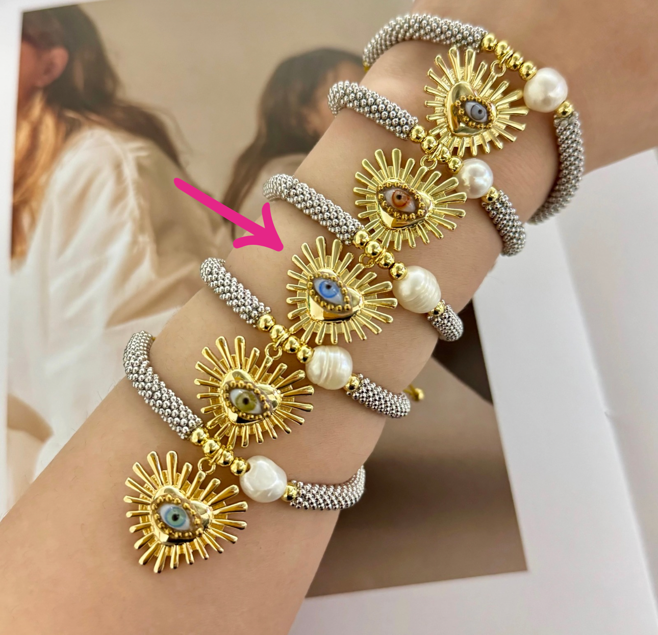 Pulsera gris corazón con ojo cristal